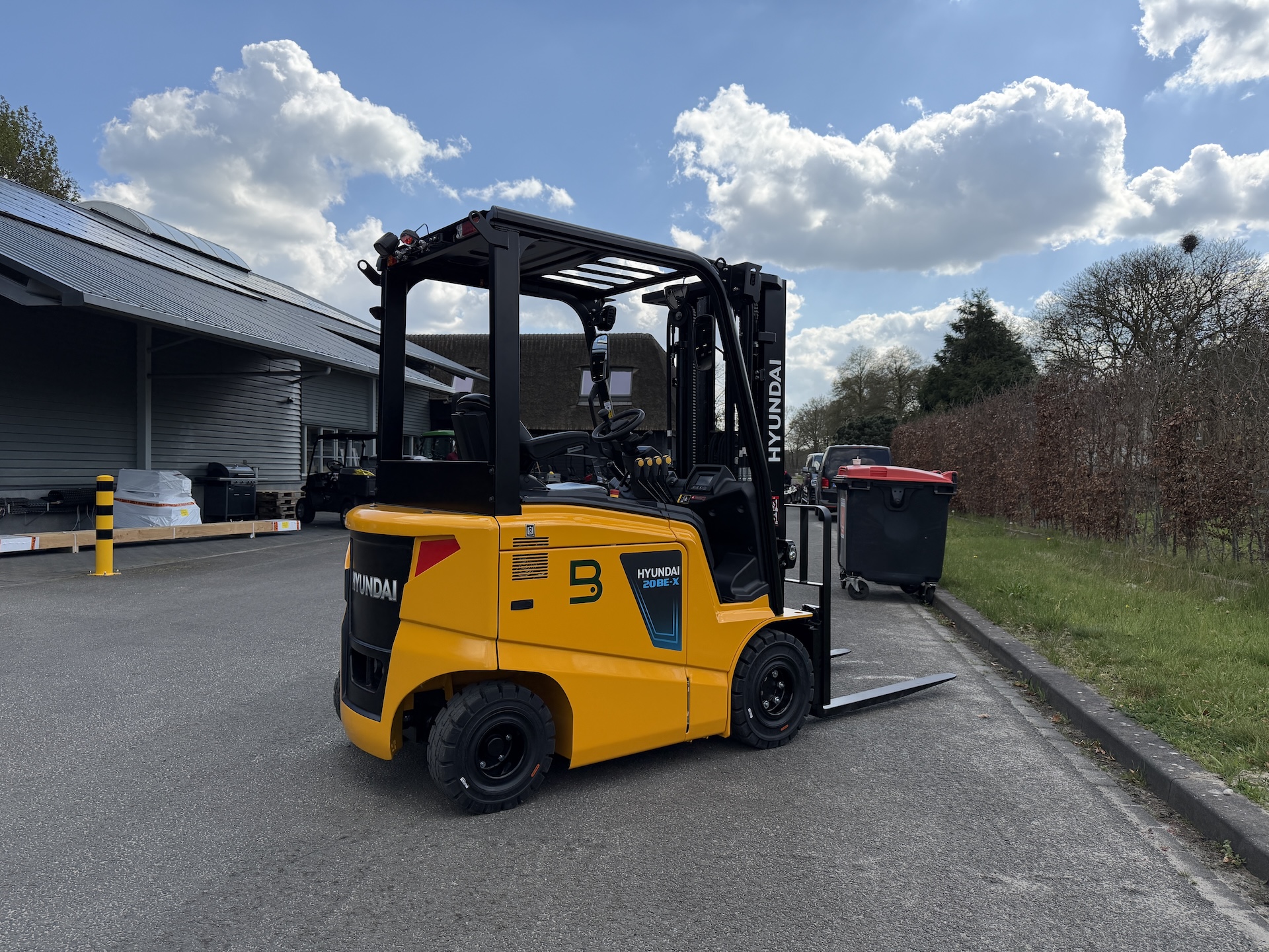 www.vorkheftrucks.info Hyundai 20BE-X elektrische heftruck vorkheftruck 2ton 2000kg forklift bernardus golf golfbaan