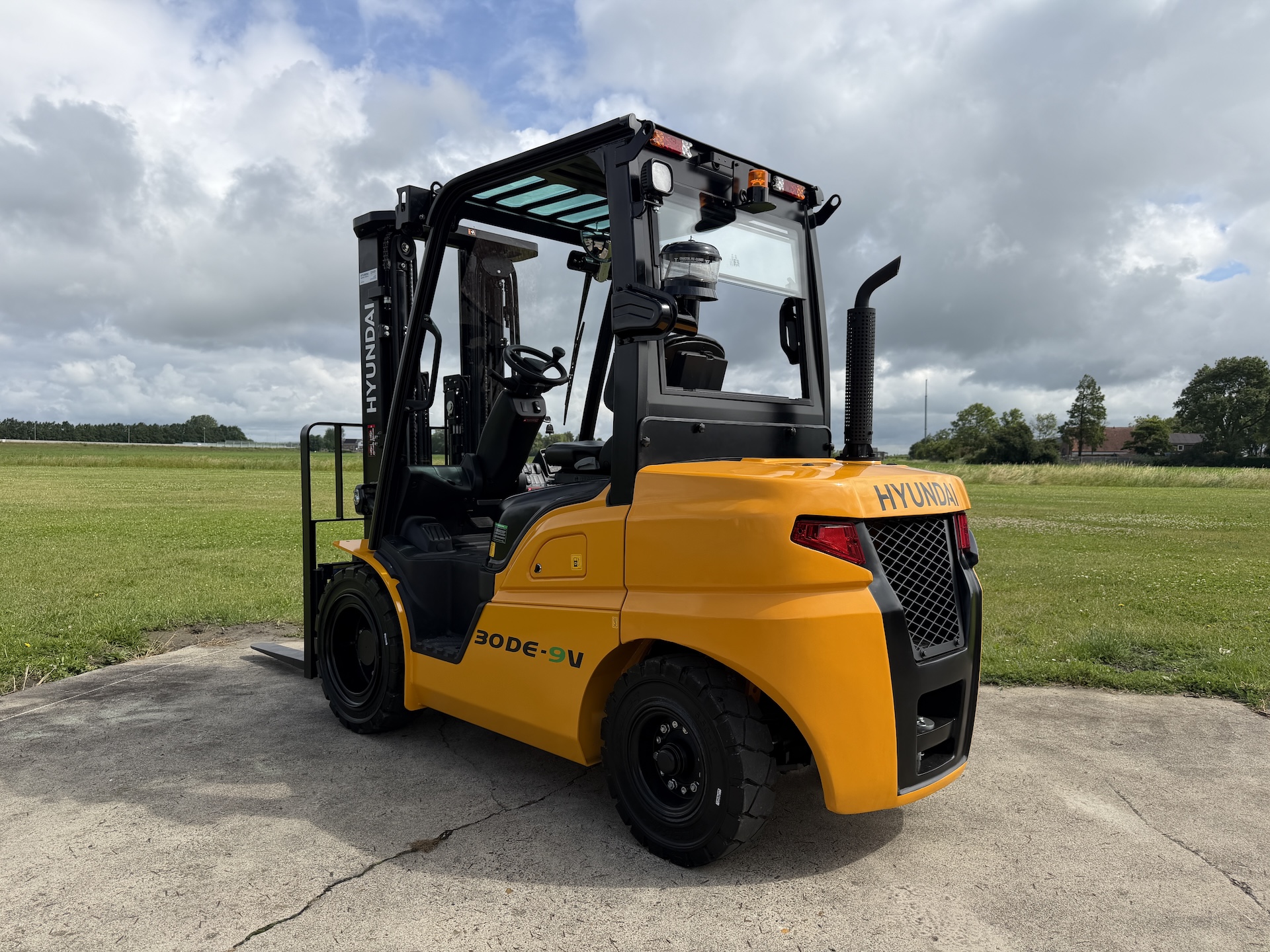 www.vorkheftrucks.info Hyundai 30DE-9V 3ton diesel heftruck vorkheftruck forklift Hyster Still Jungheinrich Bobcat Toyota Doosan 3000kg